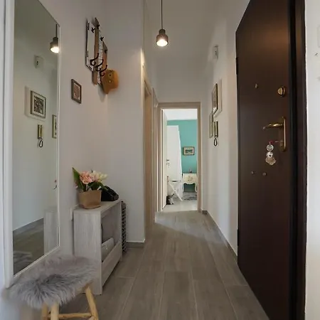 Apartment 2 Mins To Metro Athen